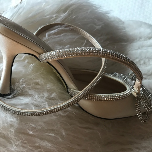 Mach and Mach double bow heels - Picture 2 of 8